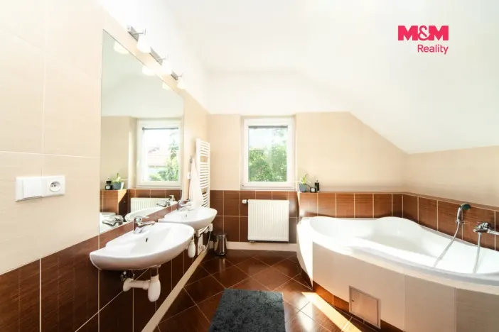Prodej rodinného domu, Praha - Horní Měcholupy, Bolevecká, 196 m2