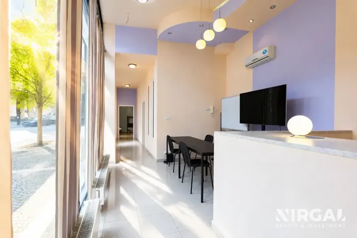 Prodej obchodního prostoru, Praha - Dejvice, Kolejní, 91 m2