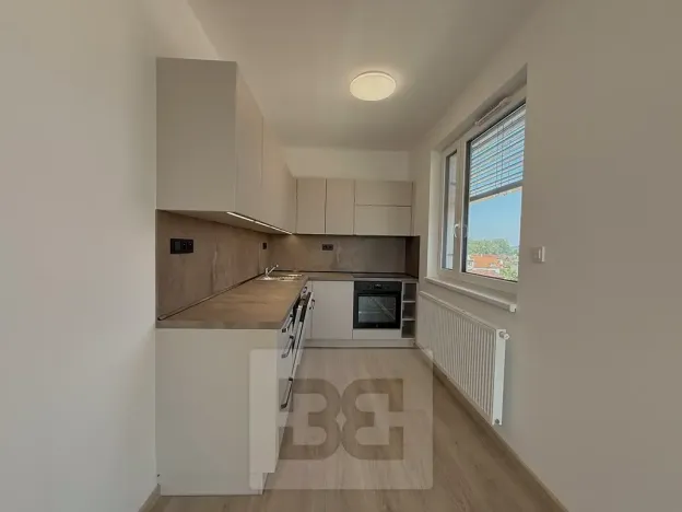 Pronájem bytu 2+kk, Pardubice, U Sportovní školy, 59 m2