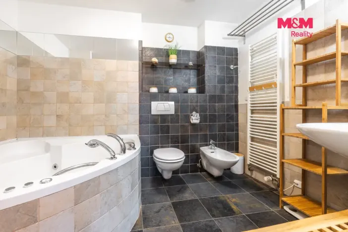 Prodej komerční nemovitosti, Luhačovice, Masarykova, 180 m2