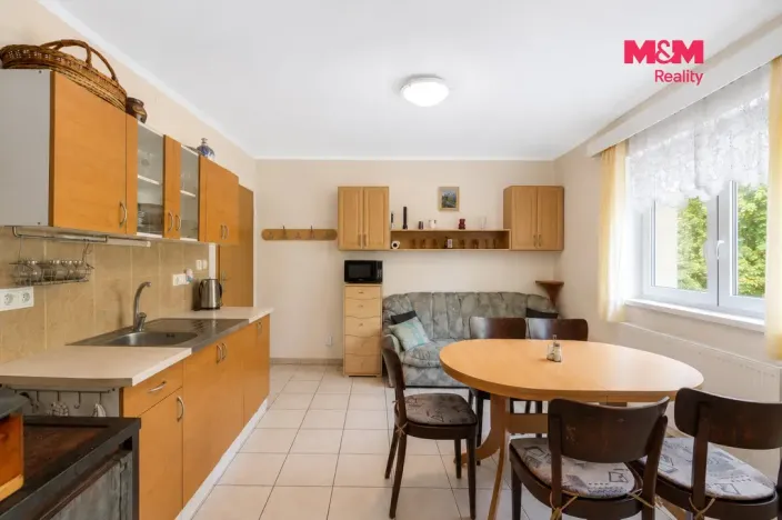 Prodej rodinného domu, Velké Karlovice, 245 m2
