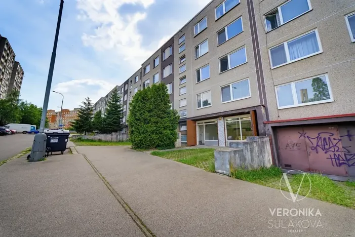 Prodej obchodního prostoru, Praha - Černý Most, Šromova, 76 m2
