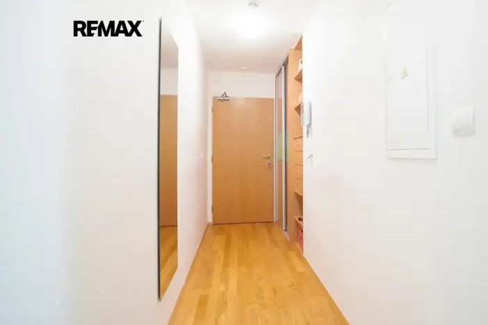 Prodej bytu 1+kk, Praha - Žižkov, Ke kapslovně, 38 m2