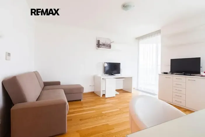 Prodej bytu 1+kk, Praha - Žižkov, Ke kapslovně, 38 m2