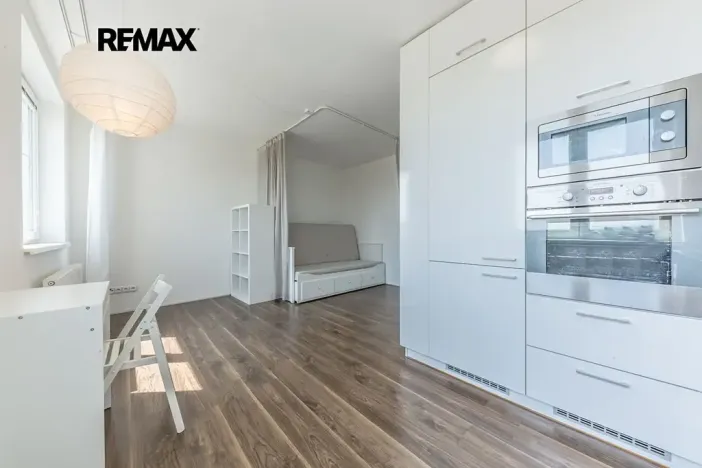 Pronájem bytu 1+kk, Klecany, V Honech, 30 m2