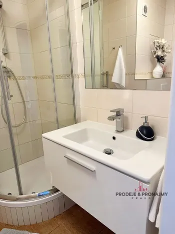 Prodej bytu 2+kk, Praha - Jinonice, K rovinám, 46 m2