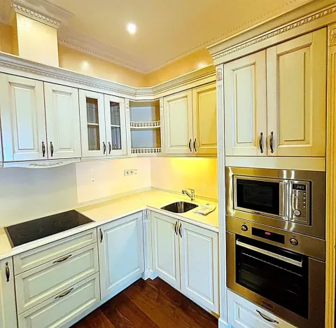 Prodej bytu 2+1, Karlovy Vary, Divadelní náměstí, 90 m2