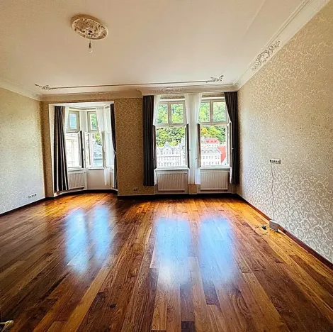 Prodej bytu 2+1, Karlovy Vary, Divadelní náměstí, 90 m2