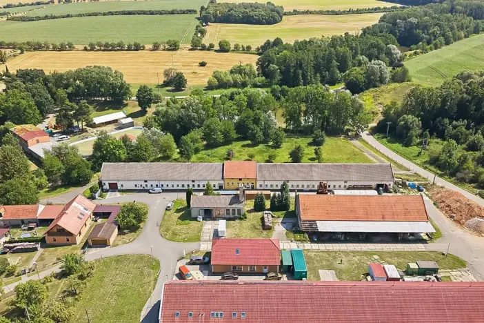 Prodej výrobních prostor, Věžky, 2200 m2