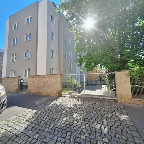 Pronájem bytu 1+kk, Praha - Strašnice, Černokostelecká, 33 m2