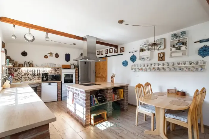 Prodej vícegeneračního domu, Skomelno, 284 m2