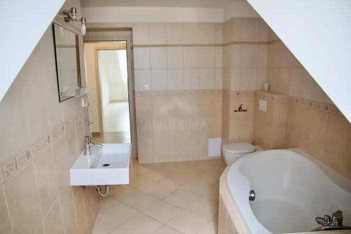 Pronájem bytu 3+1, Karlovy Vary, Moskevská, 80 m2