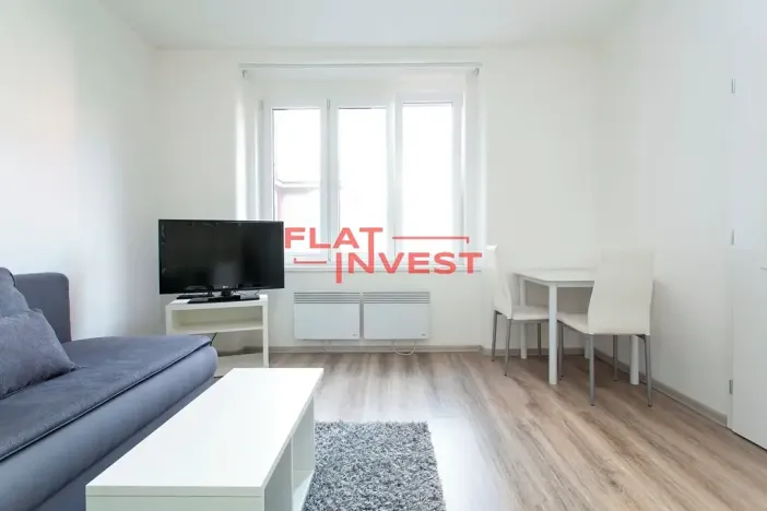 Pronájem bytu 1+kk, Praha - Holešovice, Tusarova, 30 m2