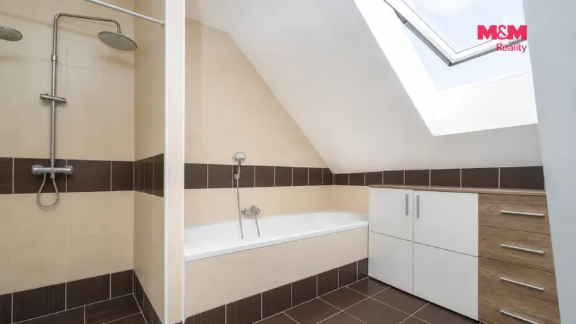 Prodej bytu 3+1, Milovice, Mírová, 93 m2