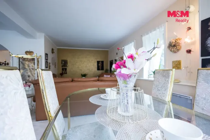 Prodej rodinného domu, Loučim, 300 m2