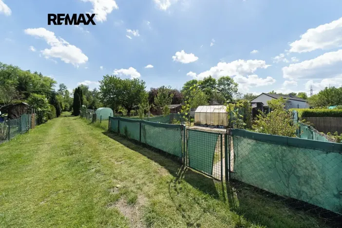 Prodej zahrady, Rybitví, 260 m2