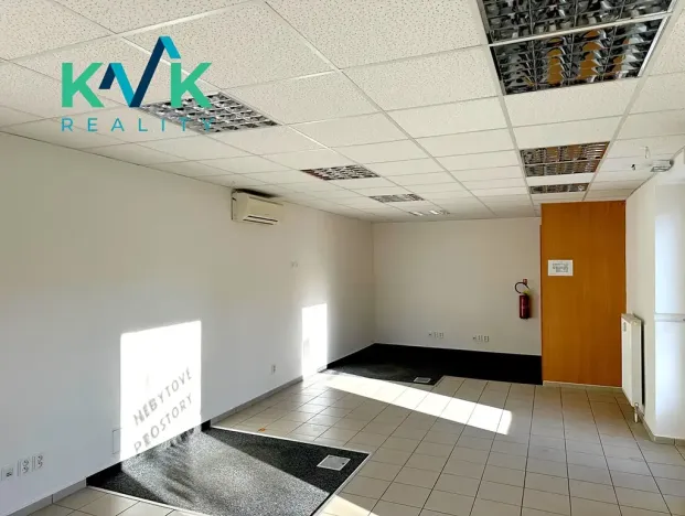 Pronájem obchodního prostoru, Ostrov, Hlavní třída, 160 m2