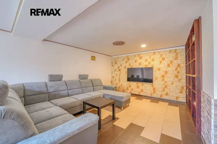 Prodej rodinného domu, Bochov, Mlýnská, 323 m2