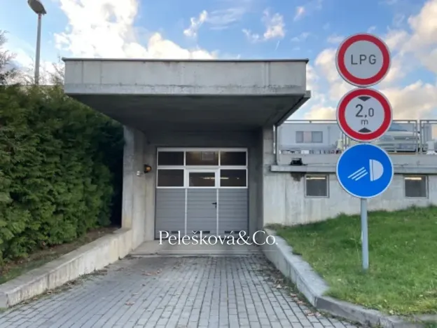 Prodej garážového stání, Praha, Formanská, 19 m2