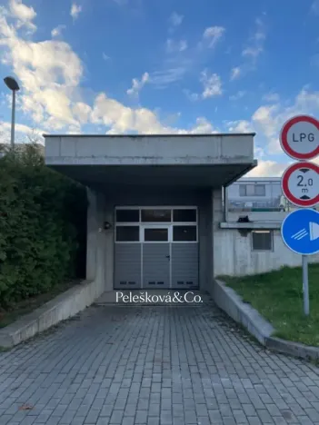 Prodej garážového stání, Praha, Formanská, 19 m2