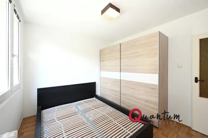 Pronájem bytu 3+1, Praha - Prosek, Veltruská, 60 m2