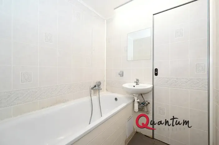 Pronájem bytu 3+1, Praha - Prosek, Veltruská, 60 m2