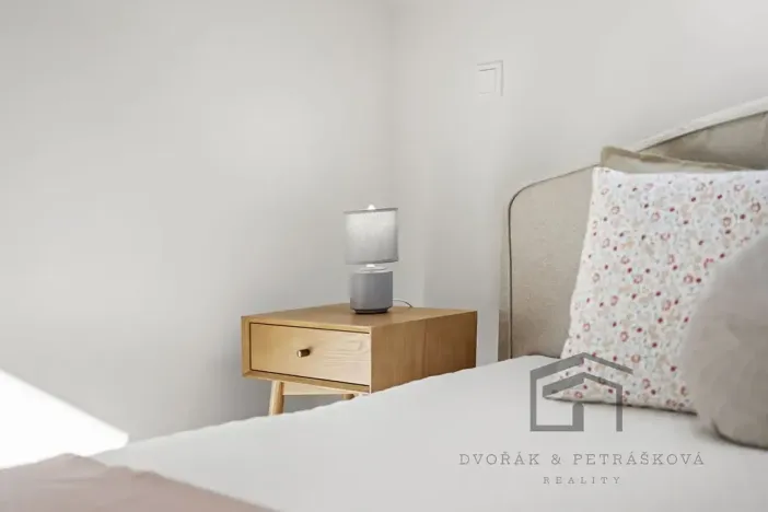 Pronájem bytu 2+kk, Praha - Nusle, U křížku, 36 m2