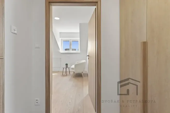 Pronájem bytu 2+kk, Praha - Nusle, U křížku, 36 m2