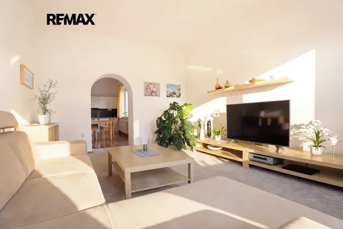 Prodej vícegeneračního domu, Praha - Vokovice, Půlkruhová, 385 m2