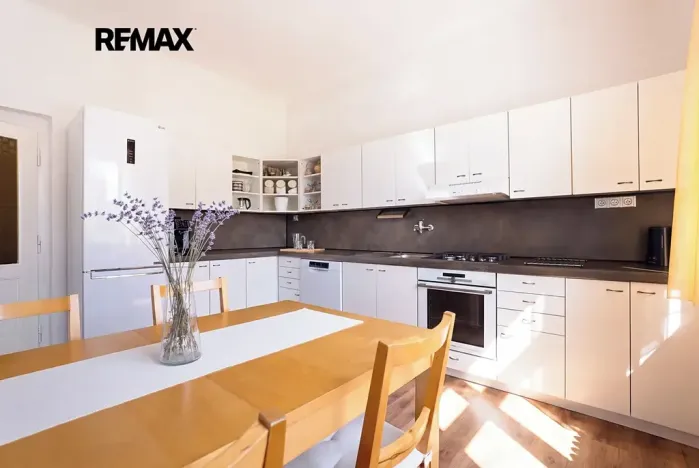 Prodej vícegeneračního domu, Praha - Vokovice, Půlkruhová, 385 m2