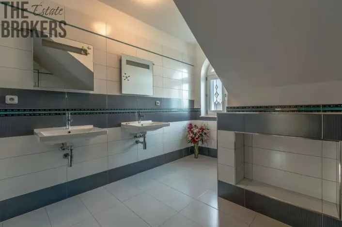Prodej rodinného domu, Praha - Dolní Měcholupy, U přejezdu, 359 m2