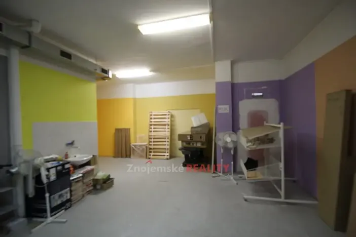 Pronájem obchodního prostoru, Znojmo, Vídeňská třída, 130 m2