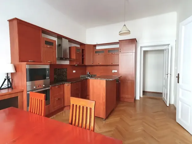 Pronájem bytu 3+1, Praha, Italská, 112 m2