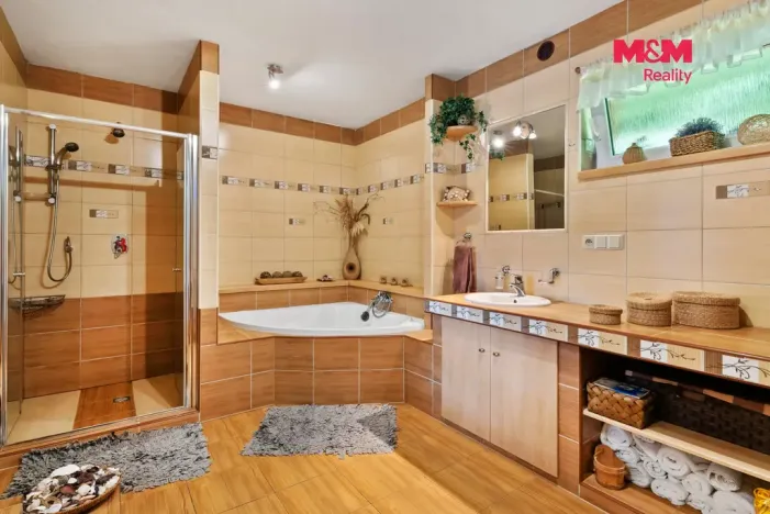 Prodej rodinného domu, Chuchelna, 290 m2