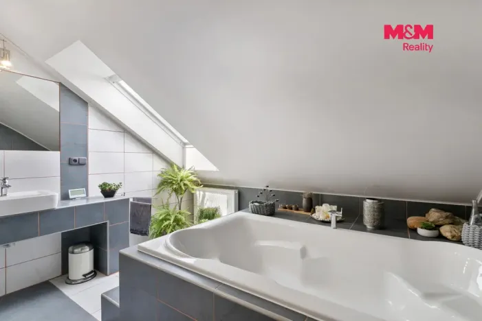 Prodej rodinného domu, Chuchelna, 290 m2