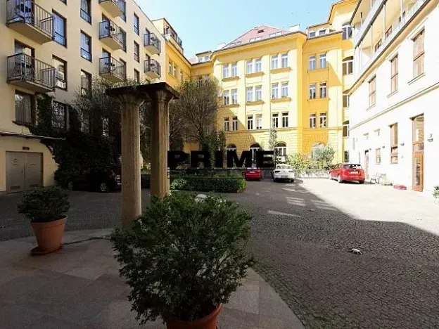 Pronájem bytu 4+1, Praha - Smíchov, Štefánikova, 147 m2