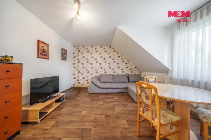 Prodej bytu 2+kk, Karlovy Vary - Stará Role, Jabloňová, 50 m2