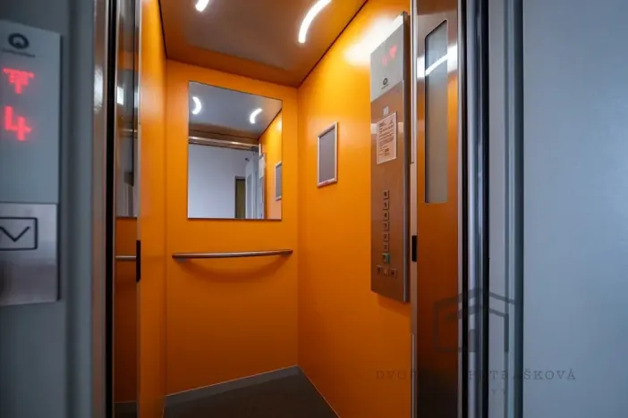 Pronájem bytu 2+kk, Praha - Hostivař, Zápasnická, 39 m2