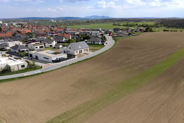 Prodej pozemku pro bydlení, Hrušovany u Brna, Pod Střediskem, 728 m2