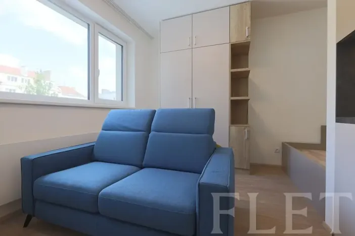 Pronájem bytu 1+kk, Praha - Holešovice, V háji, 30 m2