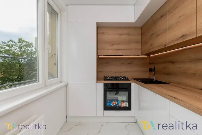 Prodej bytu 2+1, Karviná, Bratr. Veverkových, 56 m2