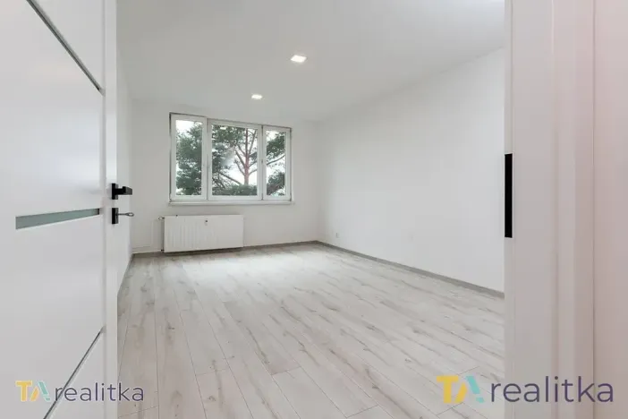 Prodej bytu 2+1, Karviná, Bratr. Veverkových, 56 m2