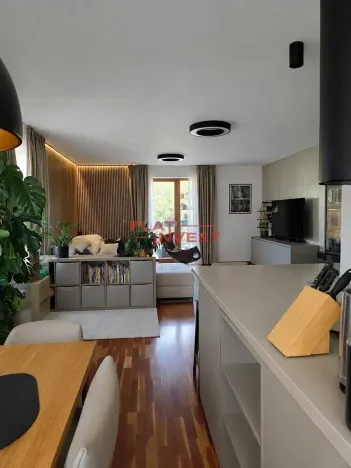 Pronájem bytu 2+kk, Praha - Vršovice, Vršovická, 80 m2