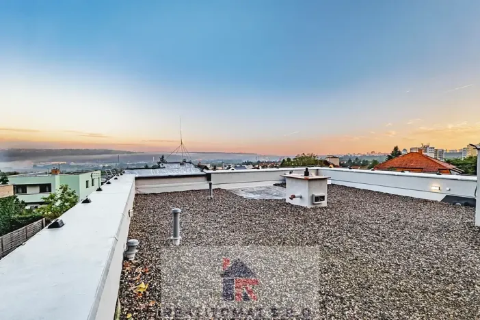 Pronájem kanceláře, Praha - Komořany, Pod lesem, 770 m2
