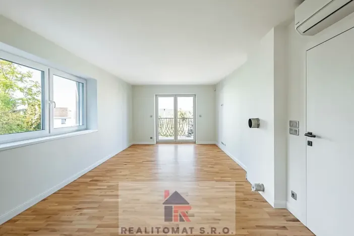 Pronájem kanceláře, Praha - Komořany, Pod lesem, 770 m2