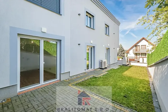 Pronájem kanceláře, Praha - Komořany, Pod lesem, 770 m2