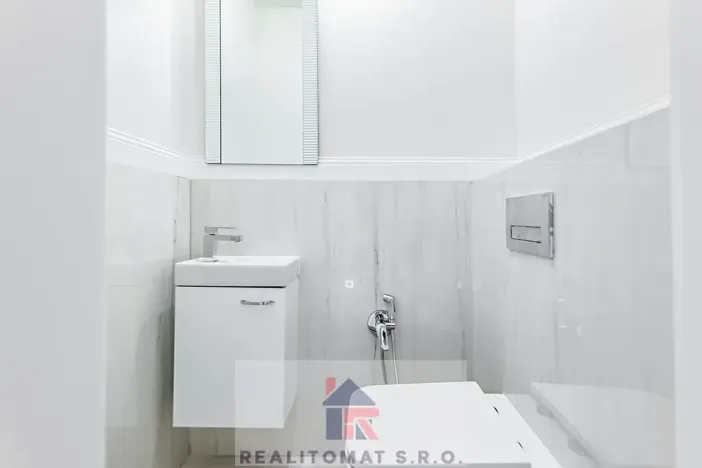 Pronájem vily, Praha - Komořany, Pod lesem, 770 m2