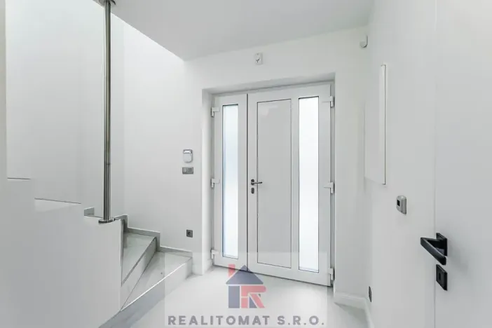 Pronájem vily, Praha - Komořany, Pod lesem, 770 m2