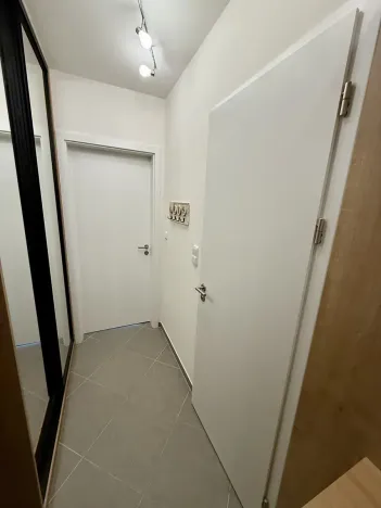 Pronájem bytu 1+kk, Praha - Prosek, Čakovická, 33 m2
