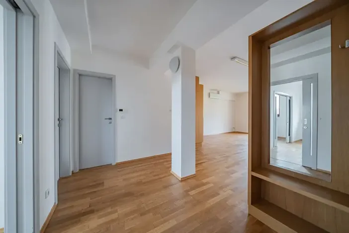 Pronájem bytu 4+1, Praha - Smíchov, Štefánikova, 147 m2